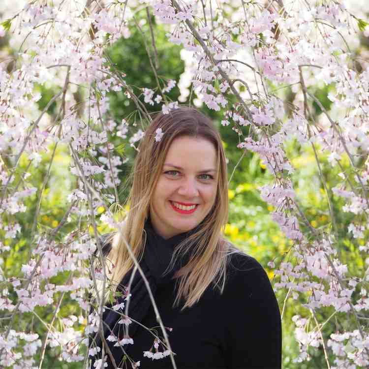 VIVIEN HOBOR